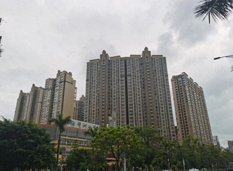 购房攻略 - 首付150万起，深圳宝安刚需热门小区怎么选？
