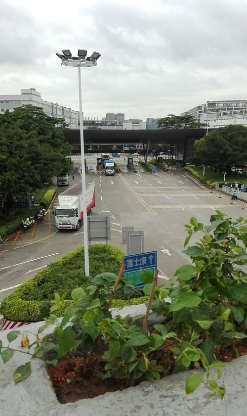 深圳龙华区大水坑建设银行 深圳市龙华富士康北大门坐哪路公交车到深圳市龙华大浪建设银行? 深圳龙华区大水坑建设银行 深圳市龙华富士康北大门坐哪路公交车到深圳市龙华大浪建设银行?