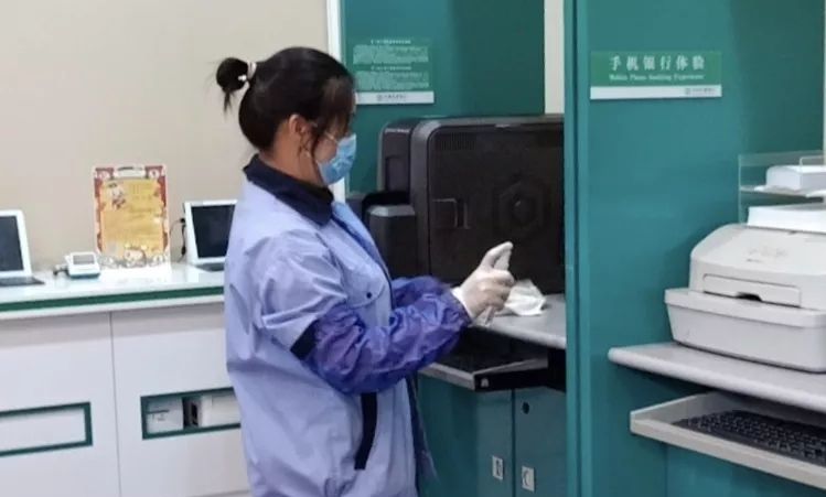 为缺钱的人多贷款，农行龙岗支行一季度为民营企业贷款新增35亿元
