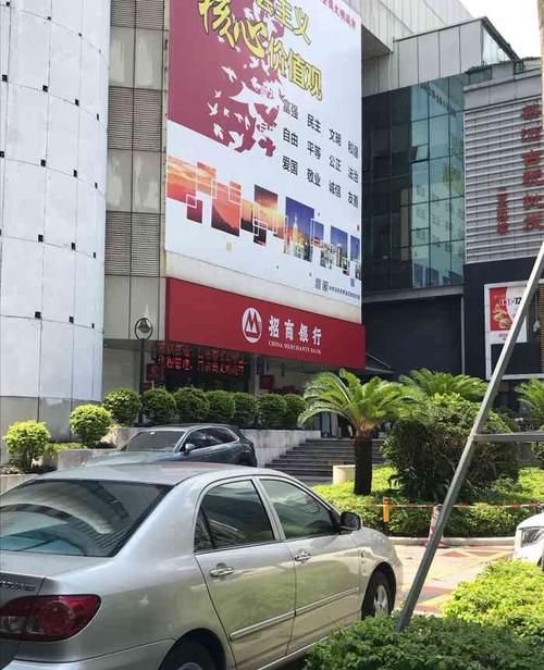 深圳龙华区招商银行公交 深圳龙华富士康附近哪儿有招商银行? 深圳龙华区招商银行公交 深圳龙华富士康附近哪儿有招商银行?