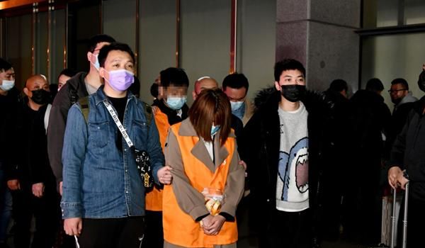 深圳宝安区警方打掉企业贷款团伙:揭秘深圳火焰鸟金融的神秘面纱 深圳宝安区警方打掉企业贷款团伙:揭秘深圳火焰鸟金融的神秘面纱