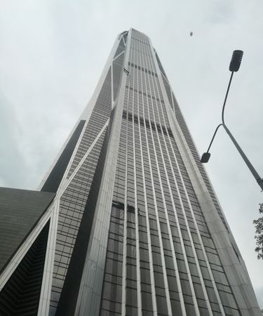 深圳福田区的银行大楼:现代化金融中心的象征 深圳福田区的银行大楼:现代化金融中心的象征