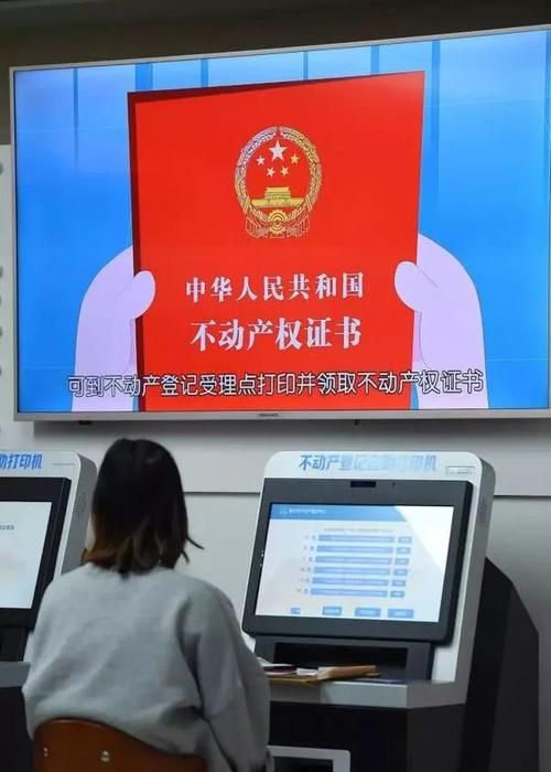 借房产证给亲戚抵押借贷，风险与抉择